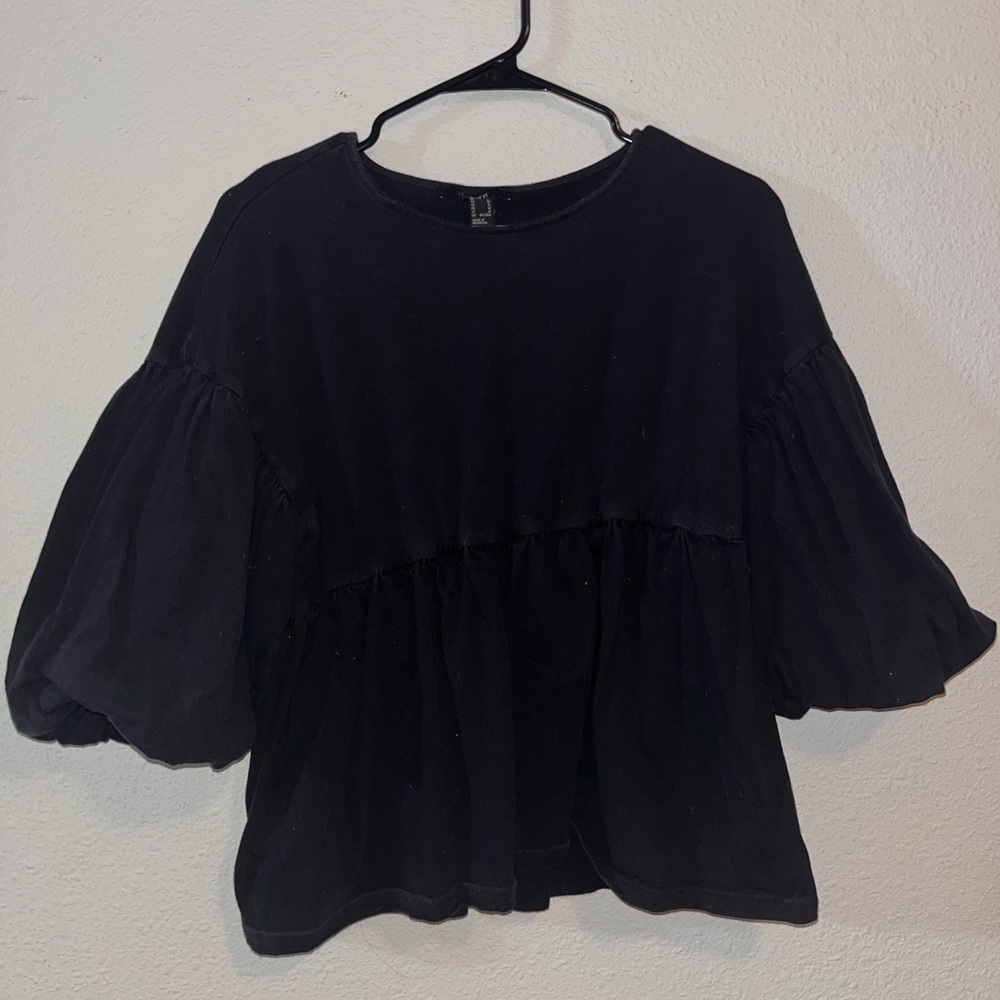 Forever 21 Brand Black puffy sleeve crop blouse SIZE: M